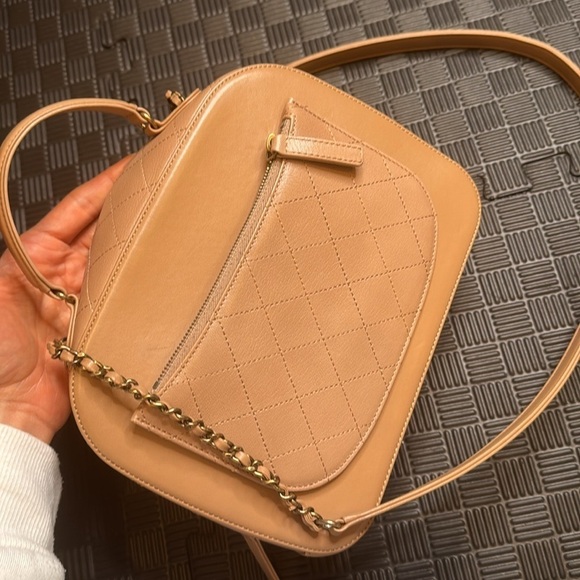 Chanel Coco Curve Vanity – Beige Shiny Calfskin & Goatskin, Antique Gold-Tone Ch - Picture 12 of 12